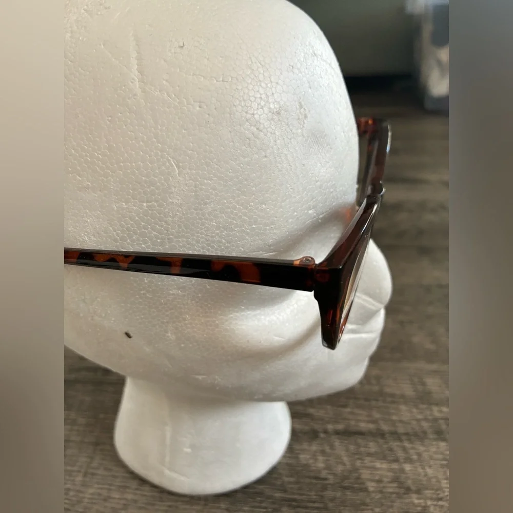 Betsey Johnson +1.50 Brown Tortoise Cat Eye Reading Glasses Readers Retro